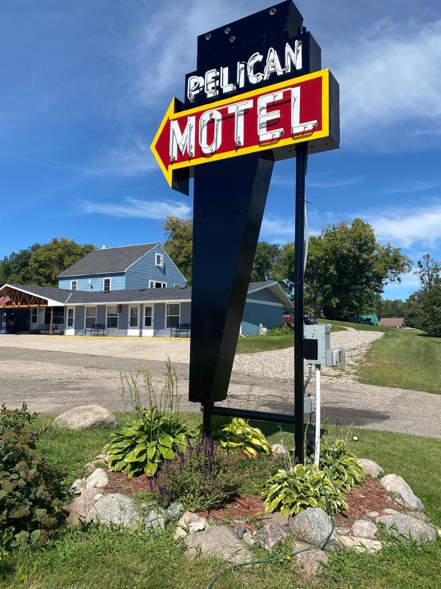 Pelican Motel Pelican Rapids Exterior photo